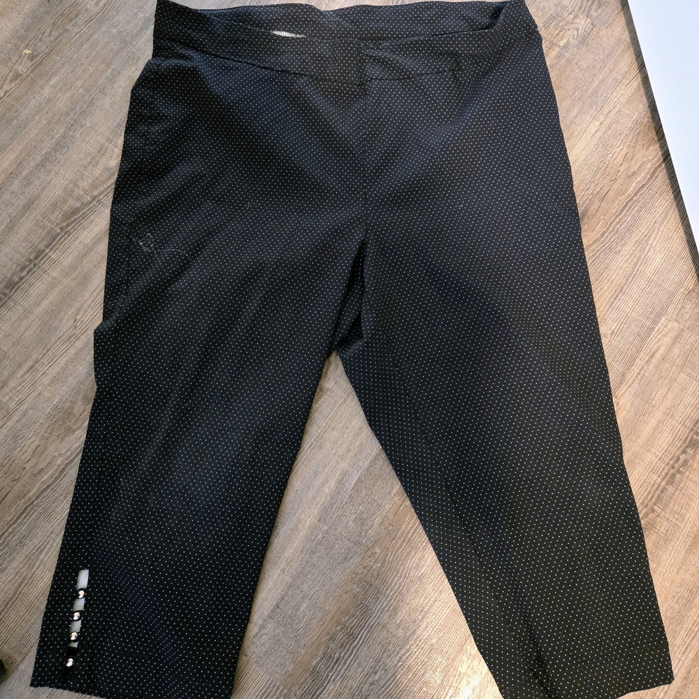 Coral Bay Black Pindot Cropped Pants